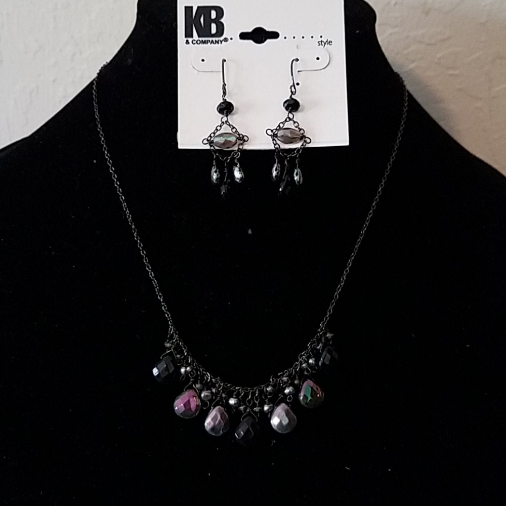 Pearlescent bead necklace and earrings